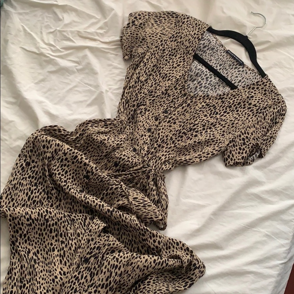 Brandy Melville - cute patterned button-down dress